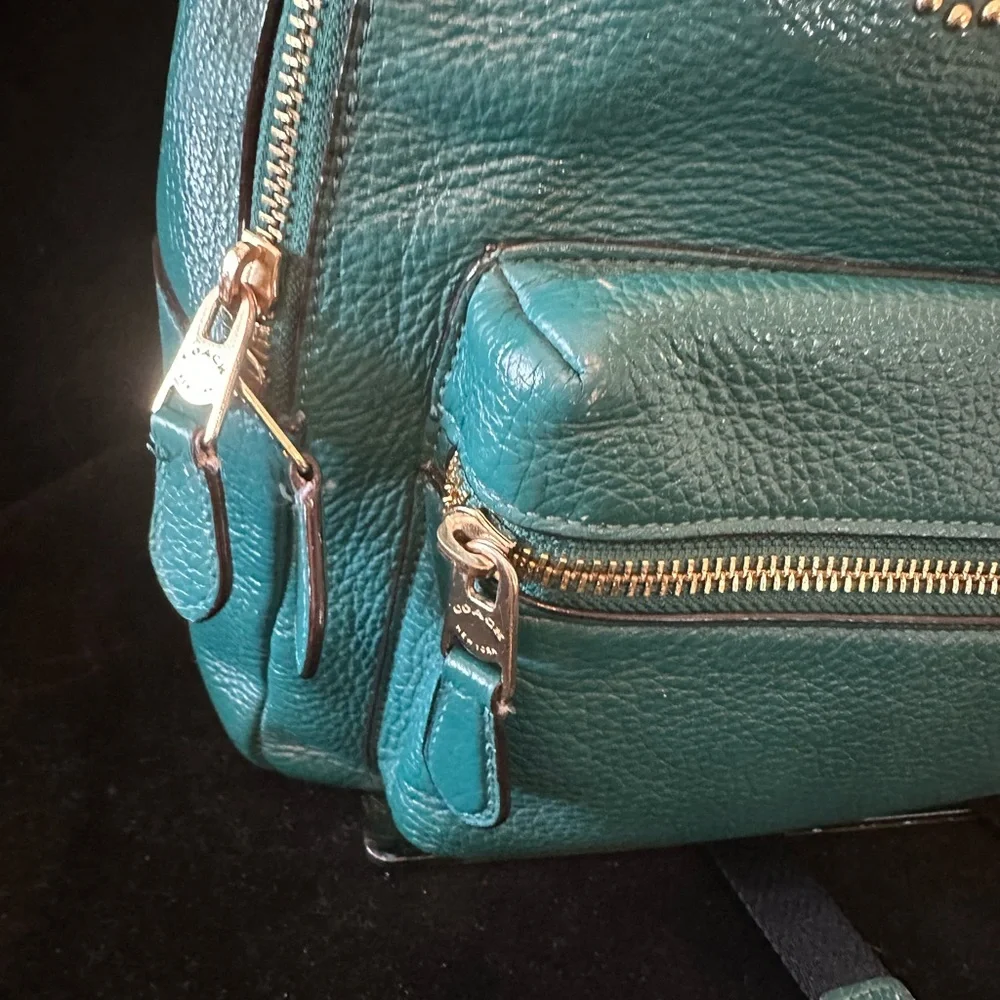 Coach 2019 Teal Pebbled Leather Backpack with Stud Script Logo Gorgeous. - Picture 2 of 13